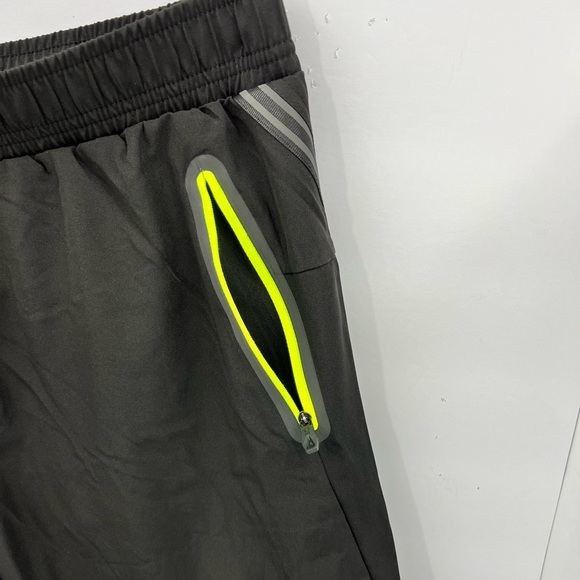 SPYDER MEN'S ACTIVE WEAR,BLACK W/2 POCKETS W/YELLOW ZIPPER,LOGO DIFFERENT SHADES - Picture 13 of 15